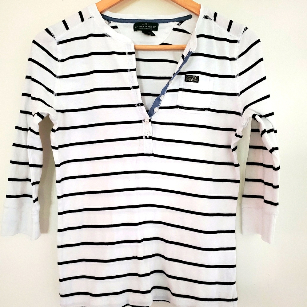 Mid-length sleeve shirt